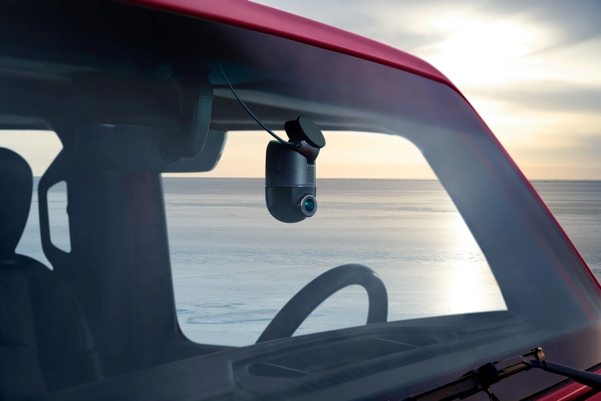 70mai Dash Cam 4K Omni gắn trên kính chắn gió ô tô, cho góc nhìn rộng