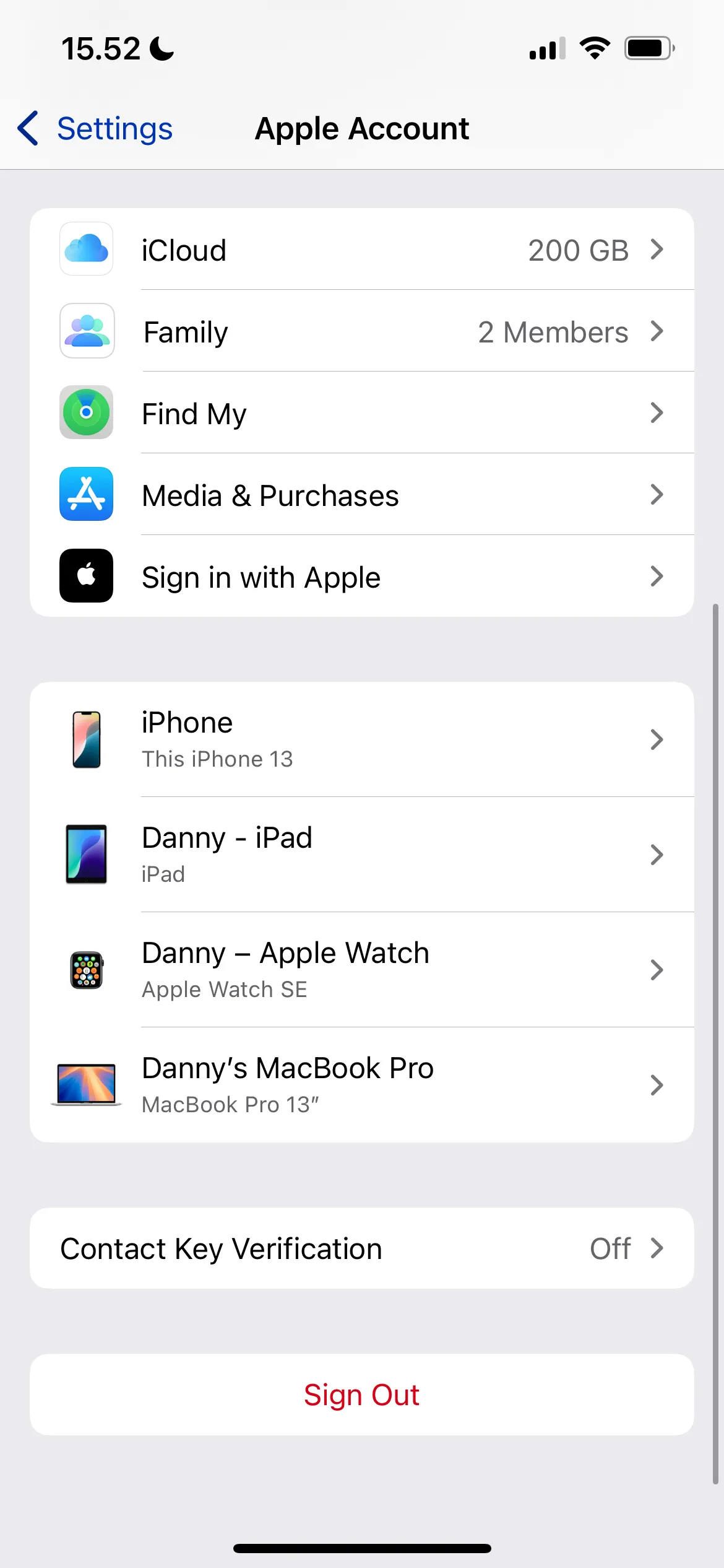 Ảnh chụp màn hình: Chọn tab iCloud trong cài đặt Tài khoản Apple trên iPhone.