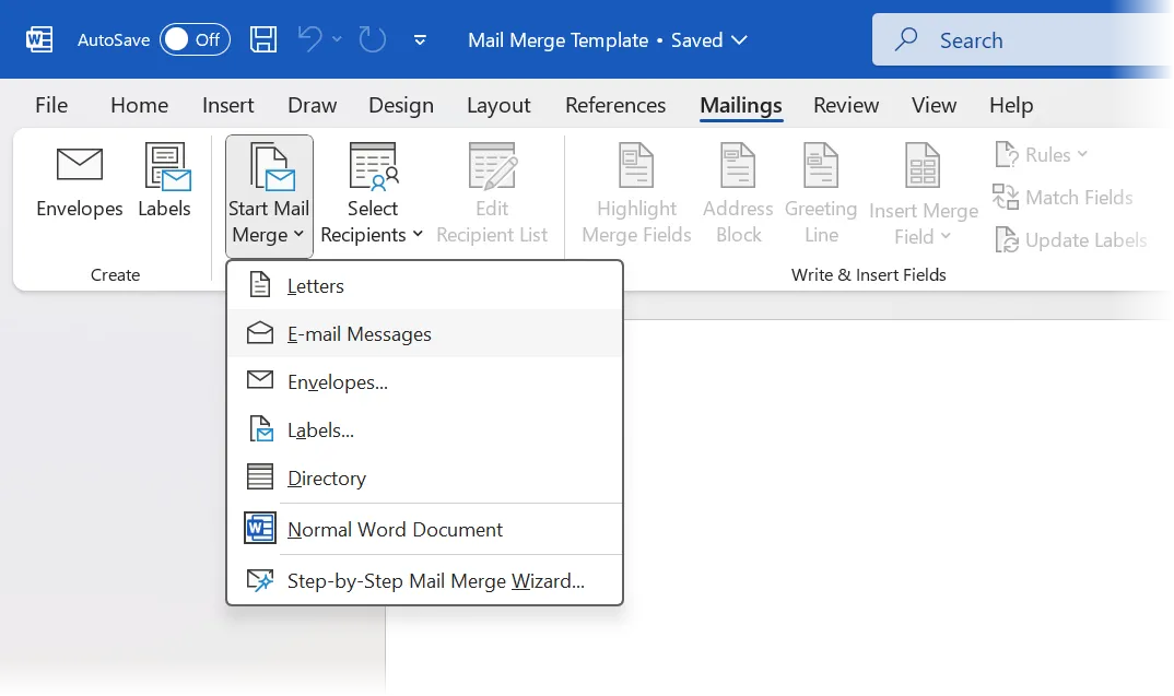 Ảnh chụp màn hình Microsoft Word hiển thị các bước bắt đầu Mail Merge trong tab Mailings