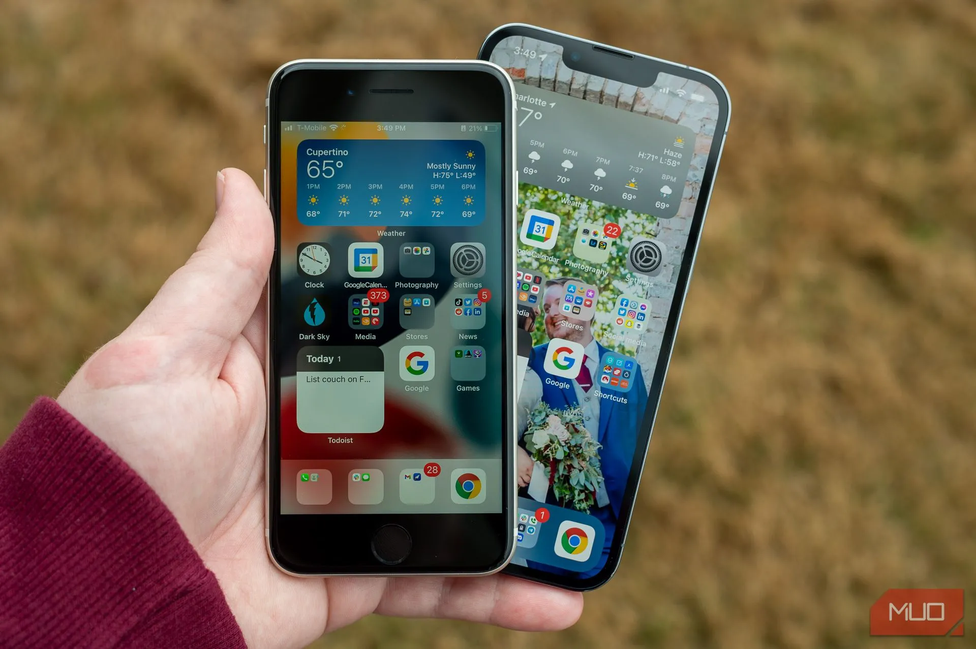 Apple iPhone SE 2022 với thiết kế cũ, viền dày và nút Home vật lý