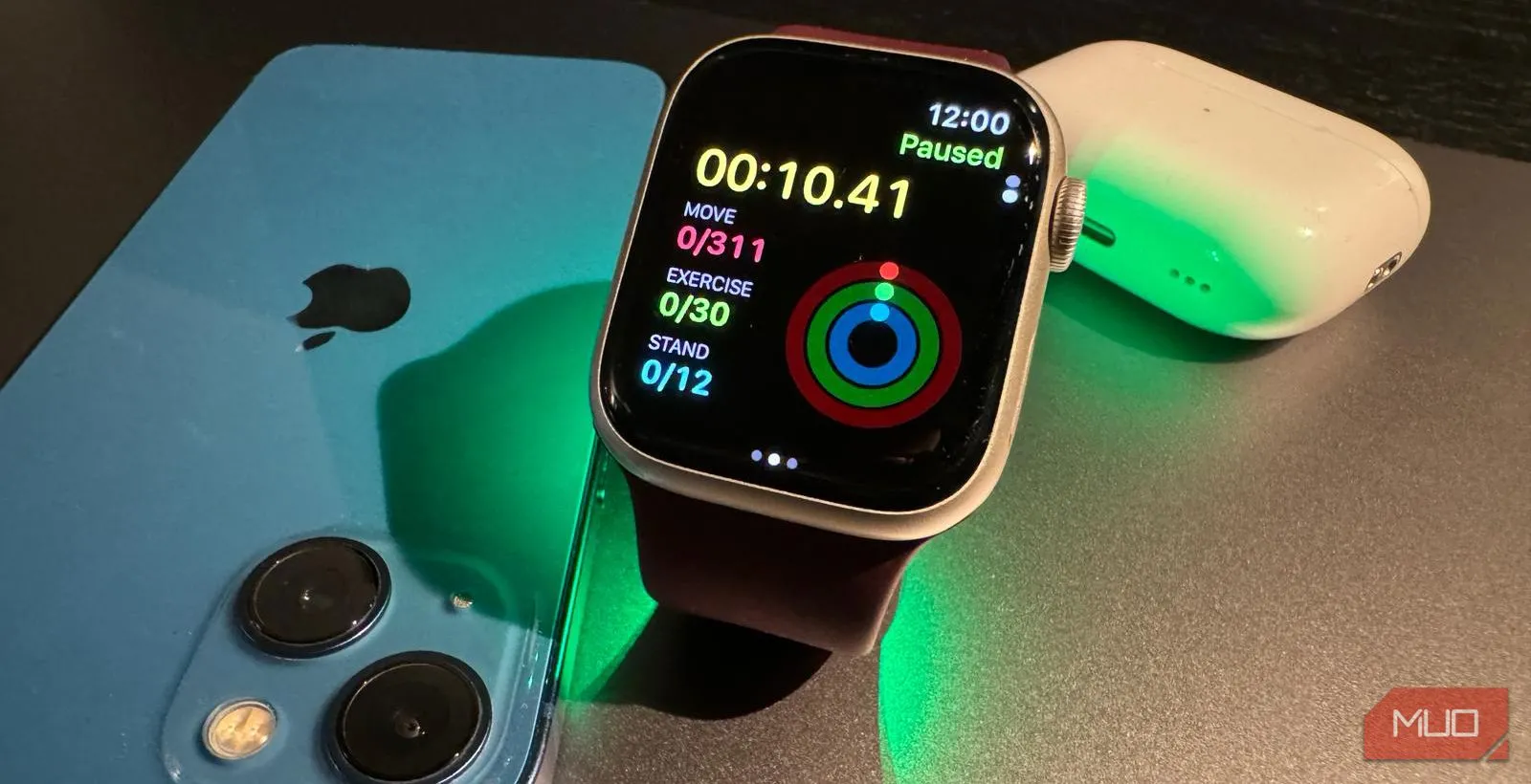 Apple Watch Series 9 hiển thị giao diện luyện tập với màn hình lớn hơn