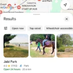 Bản đồ Google Maps hiển thị các điểm tham quan và chỉ dẫn đường đi tại một thành phố, minh họa tính năng tìm kiếm địa điểm
