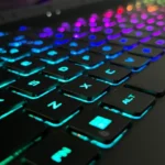 Bàn phím có đèn nền minh họa phím tắt Ctrl F11 trên Windows 11 để ghim cửa sổ