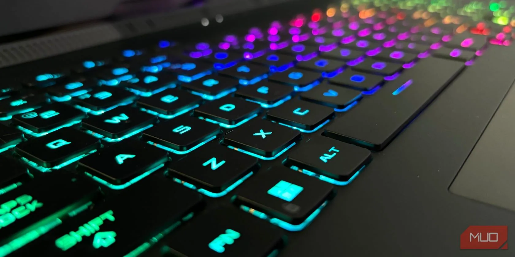 Bàn phím có đèn nền minh họa phím tắt Ctrl F11 trên Windows 11 để ghim cửa sổ