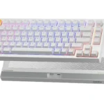 Bàn phím cơ Lemokey P1 HE màu trắng với đèn RGB nổi bật, tổng thể cao cấp.