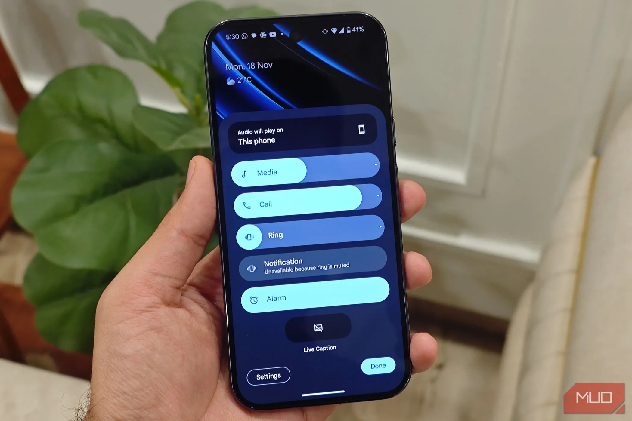 Bảng điều khiển âm lượng chi tiết và toàn diện trên Android 15, cho phép điều chỉnh nhiều loại âm lượng