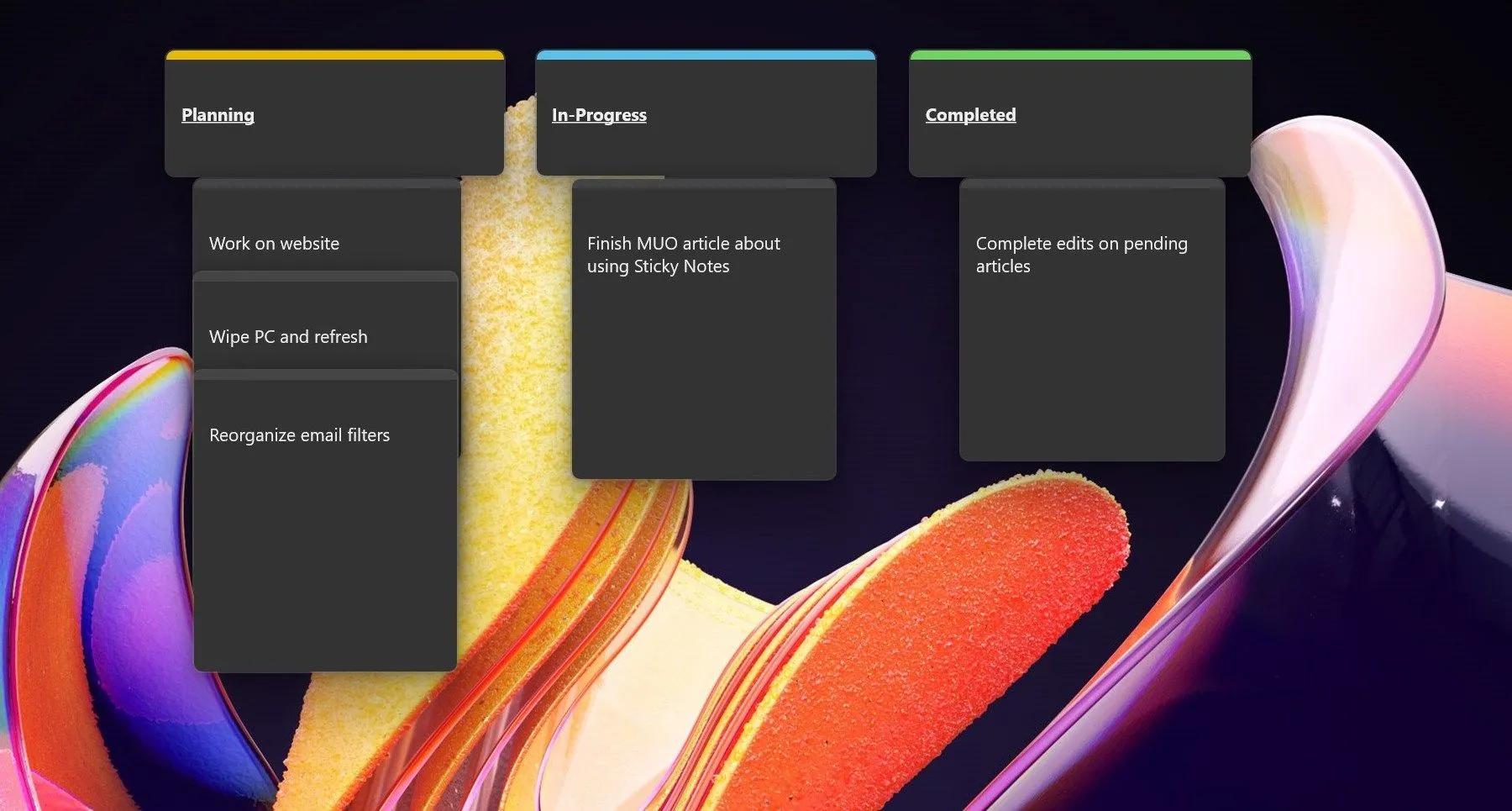 Bảng Kanban ảo được tạo từ các ghi chú Windows Sticky Notes trên desktop để theo dõi tiến độ công việc