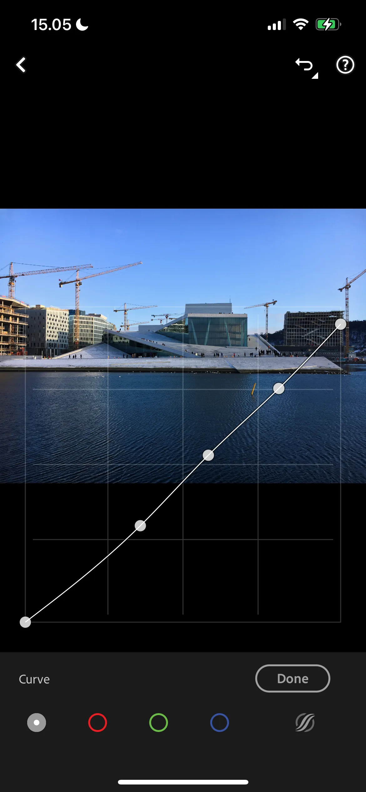 Biểu đồ đường cong tông màu (Tone Curves) trong phần mềm chỉnh sửa ảnh Lightroom, minh họa khả năng điều chỉnh hậu kỳ