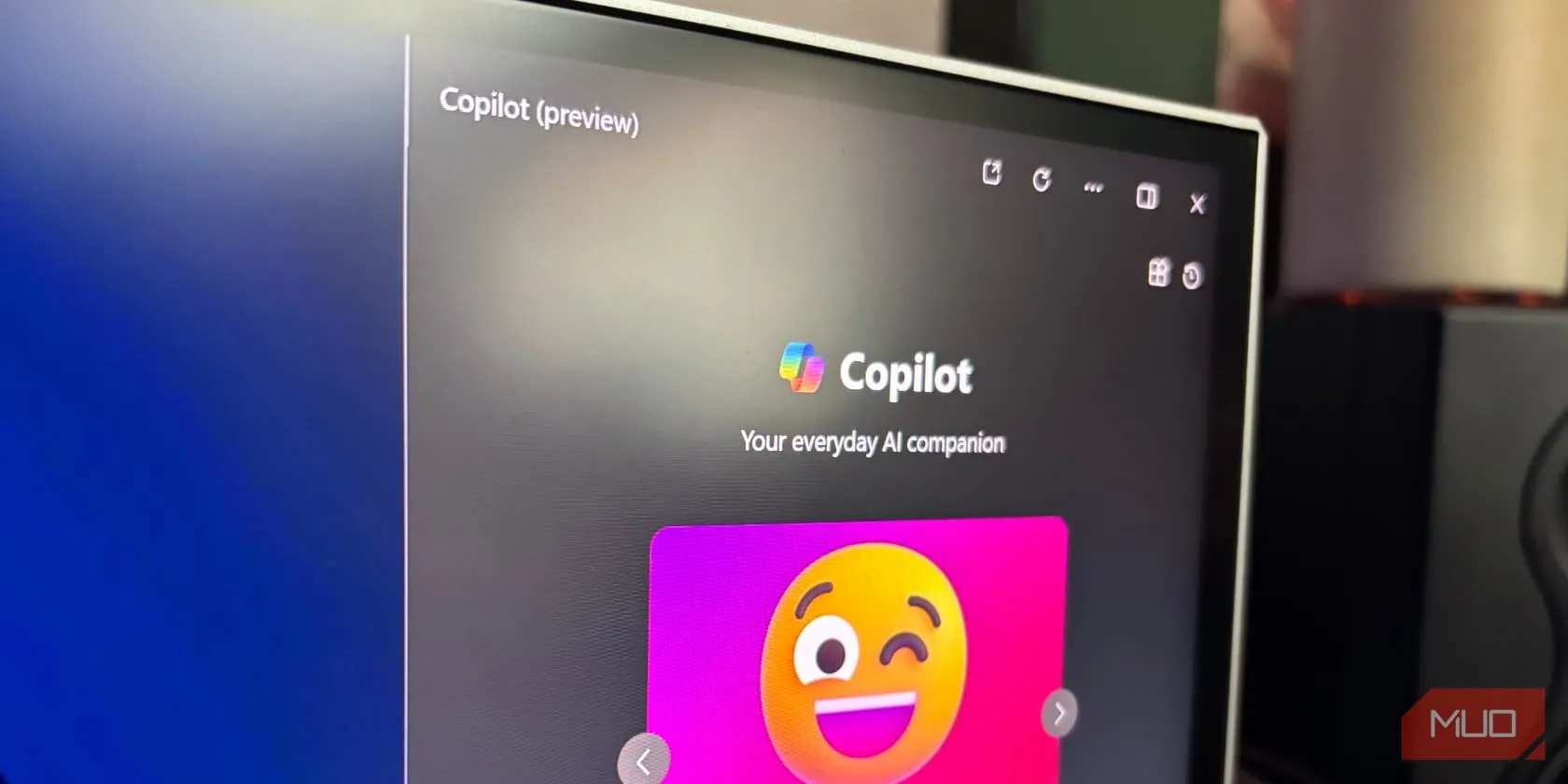Biểu tượng Copilot trên thanh Taskbar Windows 11, minh họa sự tích hợp của AI