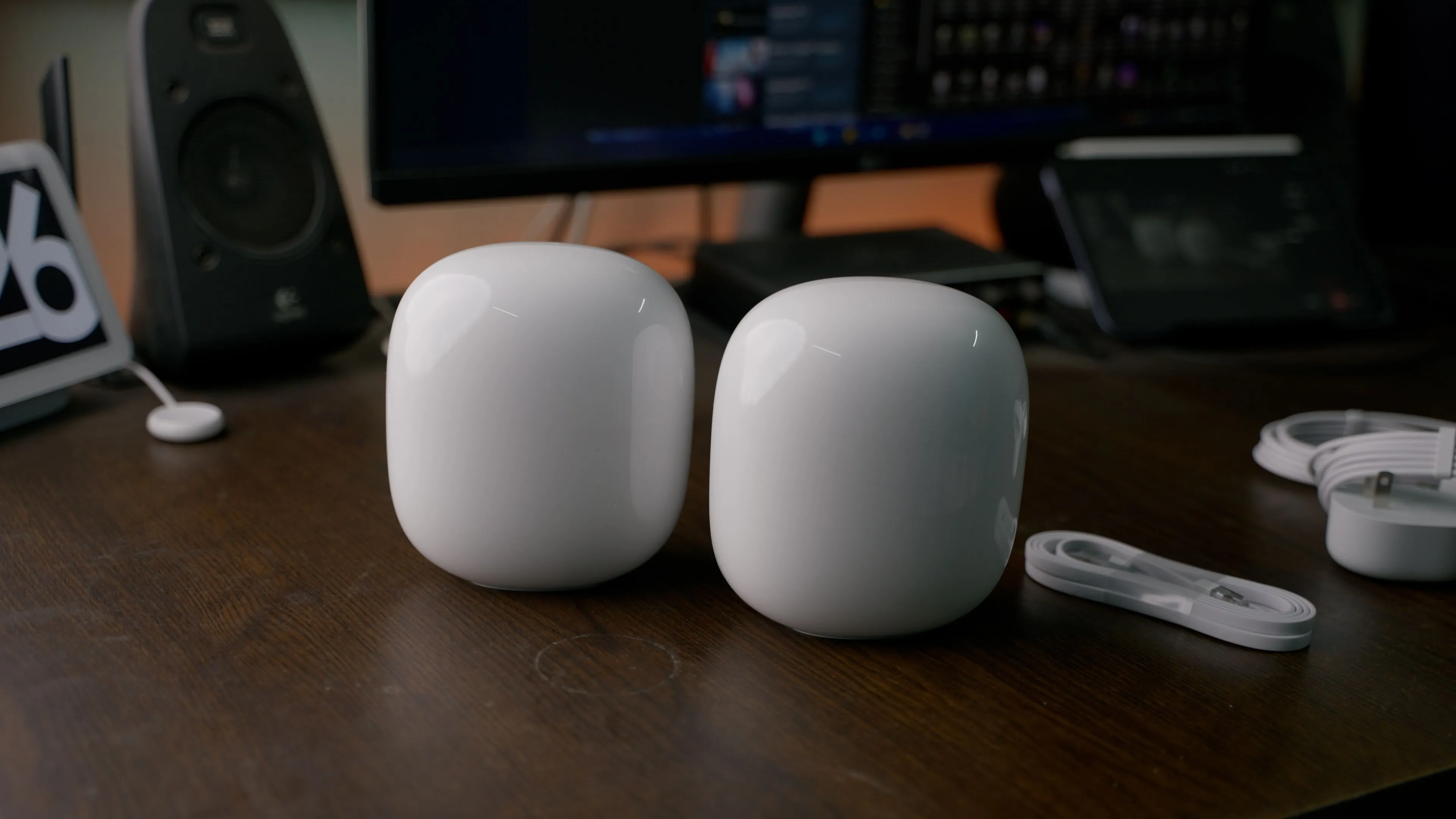 Bộ định tuyến Wi-Fi mesh Google Nest Pro minh họa giải pháp mở rộng vùng phủ sóng Wi-Fi và cải thiện tín hiệu trong nhà.
