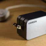 Bộ sạc tường Ugreen Nexode Pro 100W USB-C nhỏ gọn với chân gập tiện lợi.