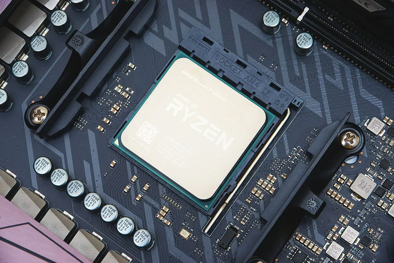 Bộ vi xử lý AMD Ryzen được lắp đặt trong socket bo mạch chủ