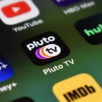Các hàng ứng dụng dịch vụ streaming trên điện thoại thông minh, tập trung vào Pluto TV