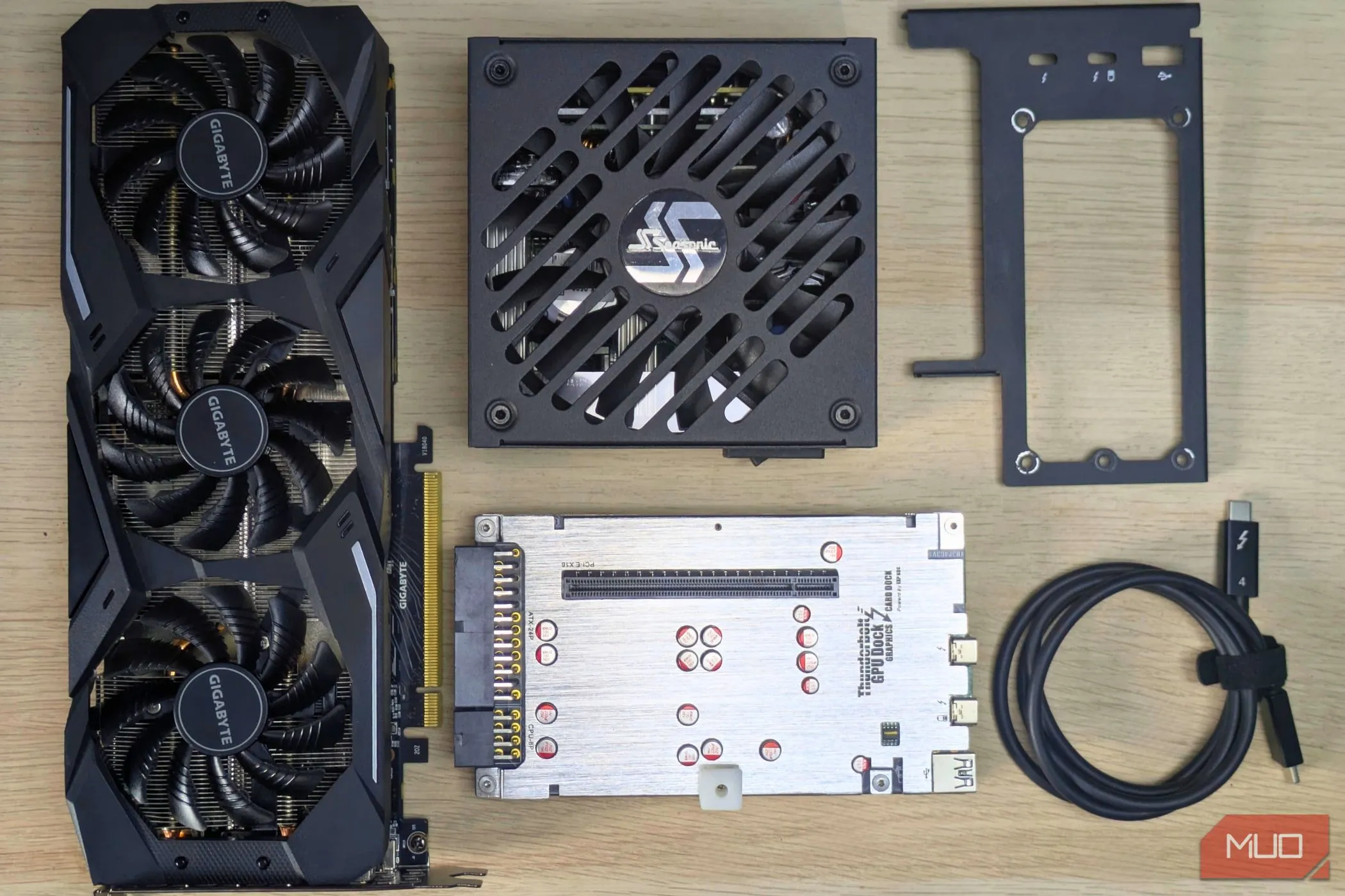 Các thành phần thiết yếu để xây dựng dock eGPU tại nhà