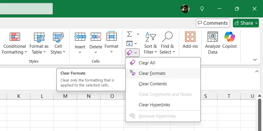 Cách xóa tất cả định dạng trong Excel bằng tính năng Clear Formats.