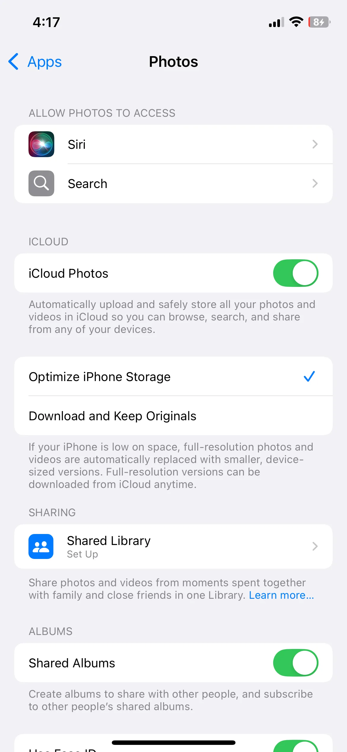 Cài đặt &quot;Ảnh&quot; trên iPhone, bao gồm tùy chọn &quot;Tối ưu hóa dung lượng iPhone&quot; để quản lý không gian lưu trữ ảnh và video.