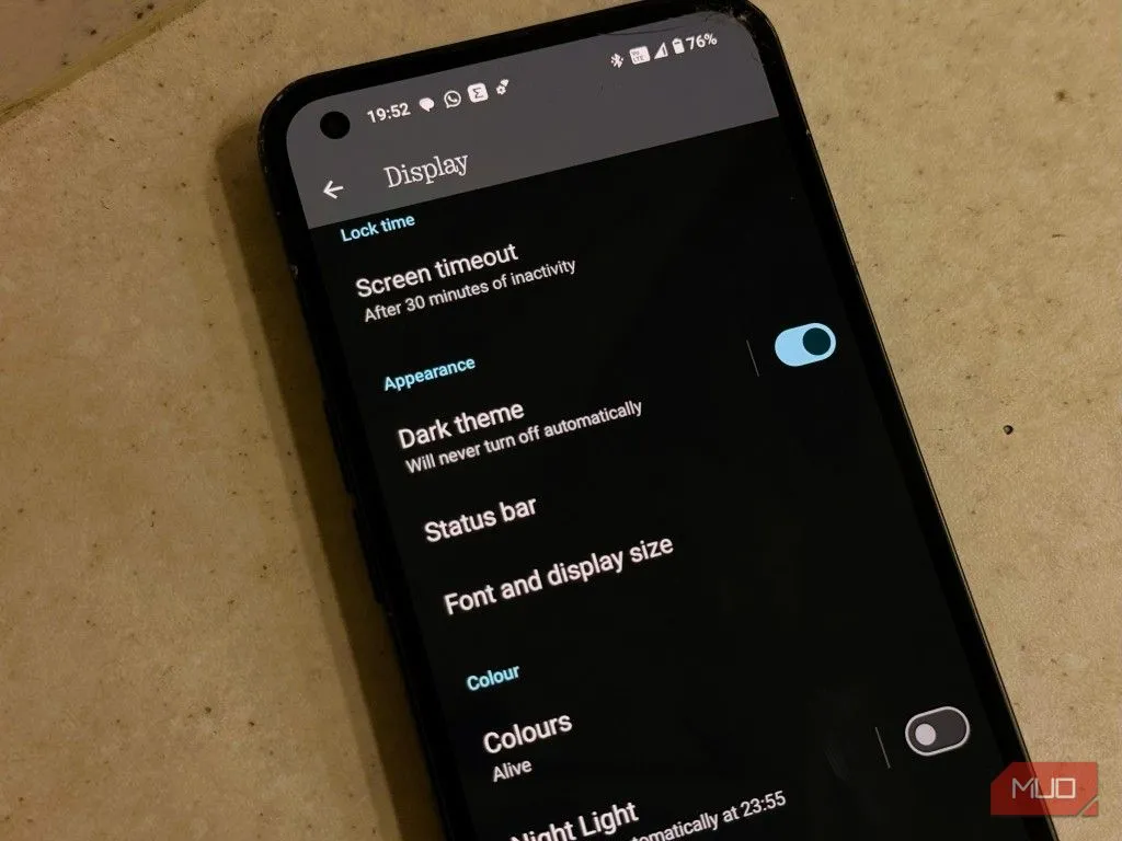 Cài đặt chuyển đổi sang chế độ tối (Dark Mode) trên điện thoại Android