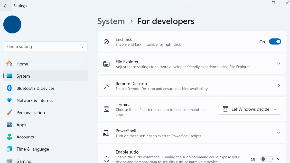 Cài đặt ứng dụng Windows 11 hiển thị menu &quot;For developers&quot; để bật tính năng &quot;End Task&quot; trên thanh công cụ.