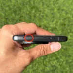 Cảm biến hồng ngoại (IR Blaster) trên cạnh trên của điện thoại OnePlus 13.