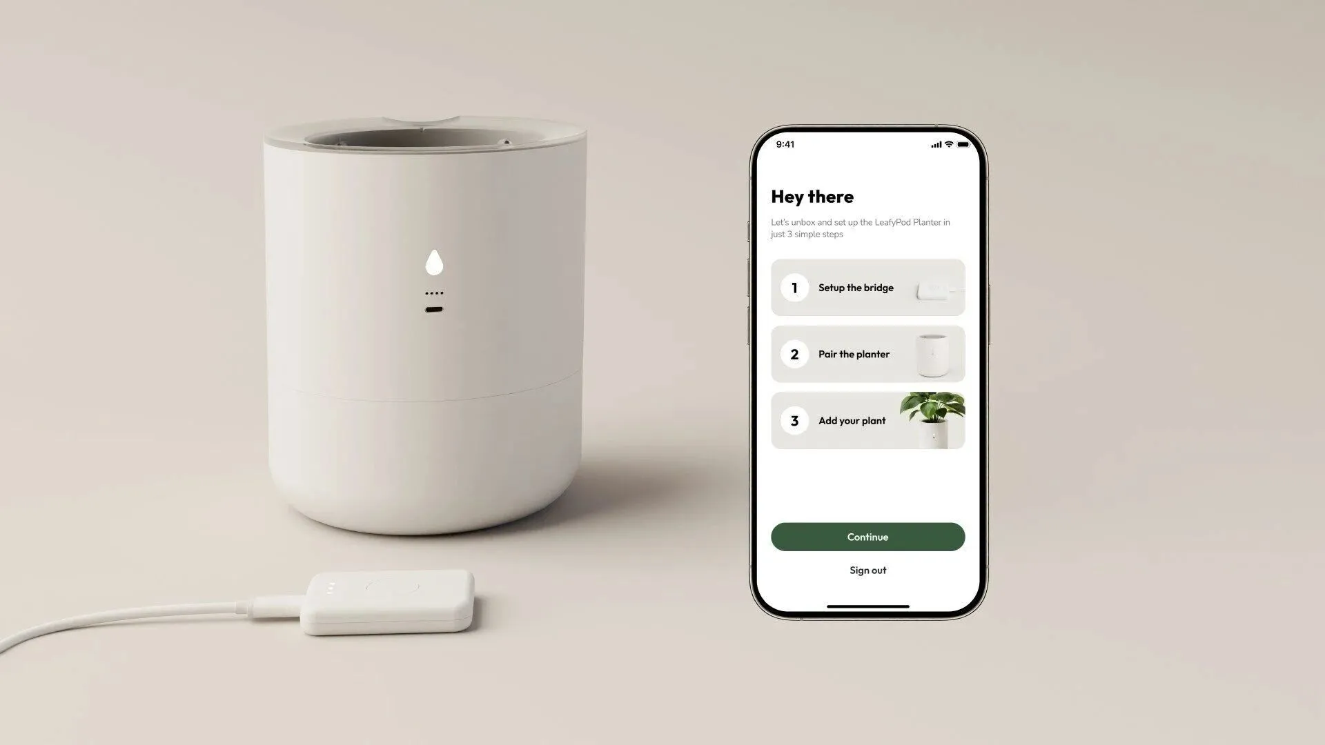 Chậu cây thông minh LeafyPod hiển thị cùng ứng dụng di động, minh họa tính năng giám sát sức khỏe cây bằng AI.