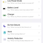 Chọn bộ kích hoạt "Bộ sạc" trong ứng dụng Phím tắt trên iPhone