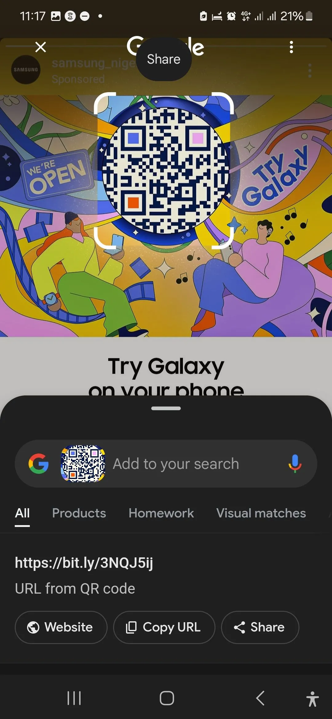 Circle to Search quét và hiển thị liên kết URL từ mã QR được khoanh tròn trực tiếp trên màn hình.