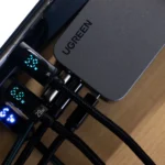 Củ sạc USB-C Ugreen Nexode Pro 100W hiển thị công suất sạc nhanh, minh họa khả năng sạc siêu tốc cho điện thoại.