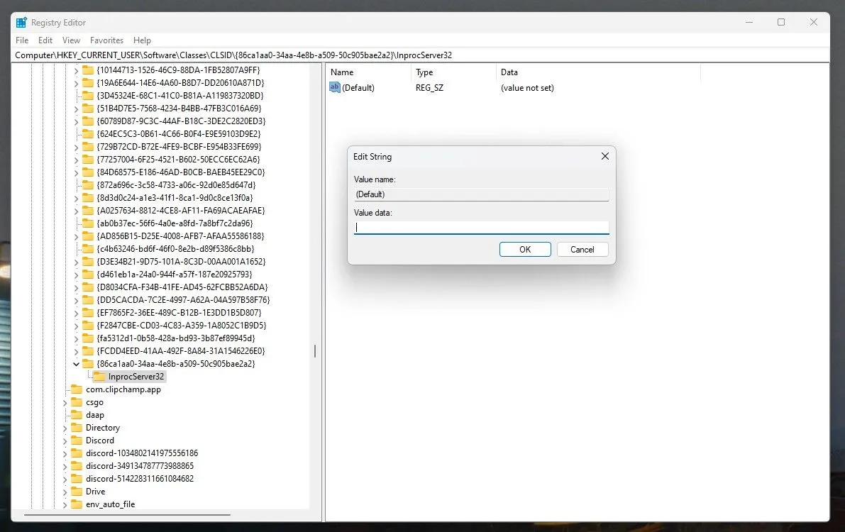 Cửa sổ Registry Editor hiển thị giá trị mặc định (Default) để khởi tạo khóa InprocServer32