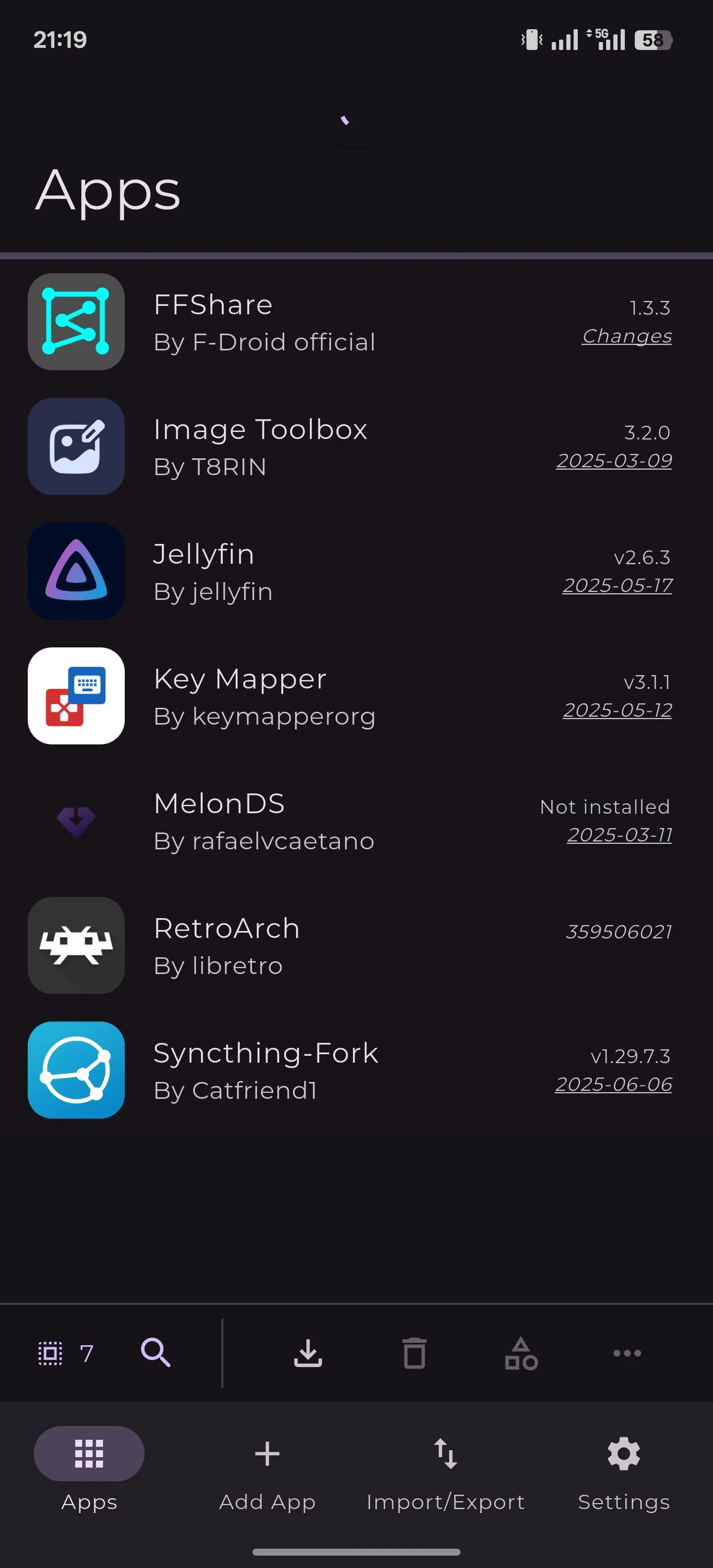 Danh sách các ứng dụng được thêm vào để theo dõi cập nhật trong Obtainium trên Android.