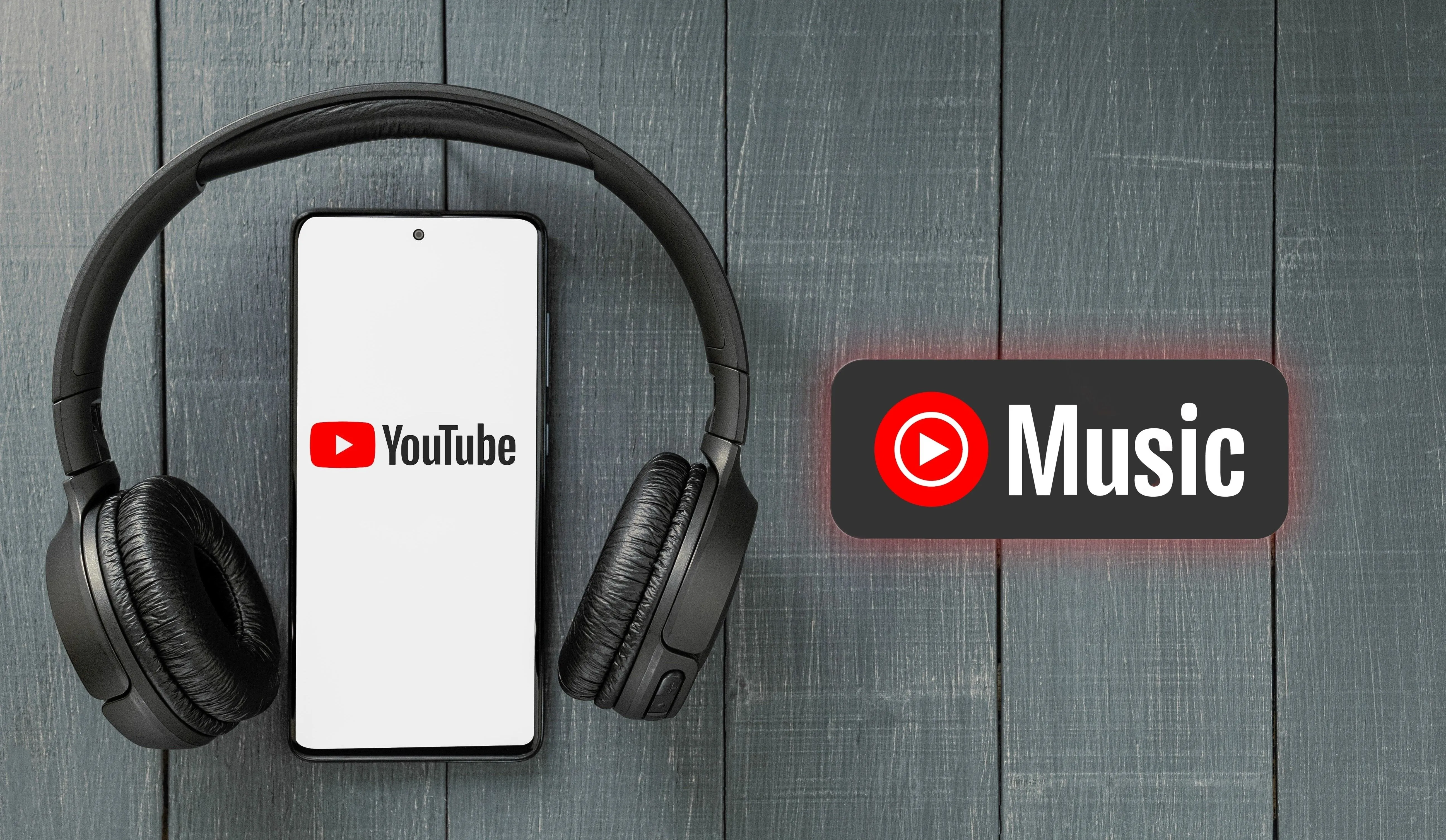 Điện thoại hiển thị logo YouTube Music và tai nghe, minh họa ứng dụng YouTube Music có thể tích hợp với Google Maps.