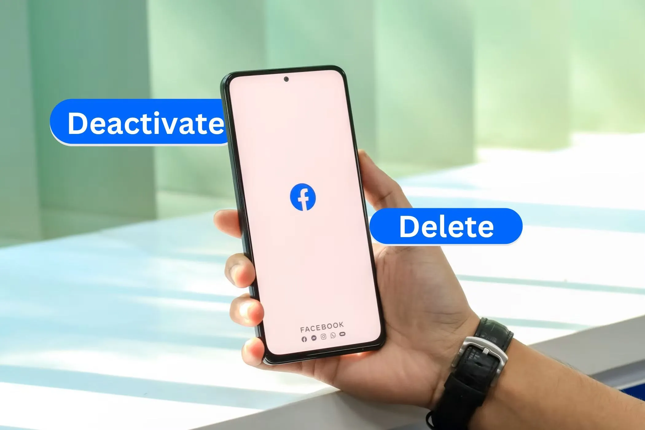 Điện thoại hiển thị ứng dụng Facebook với các tùy chọn vô hiệu hóa và xóa tài khoản, minh họa việc gỡ bỏ dữ liệu cá nhân khỏi internet.