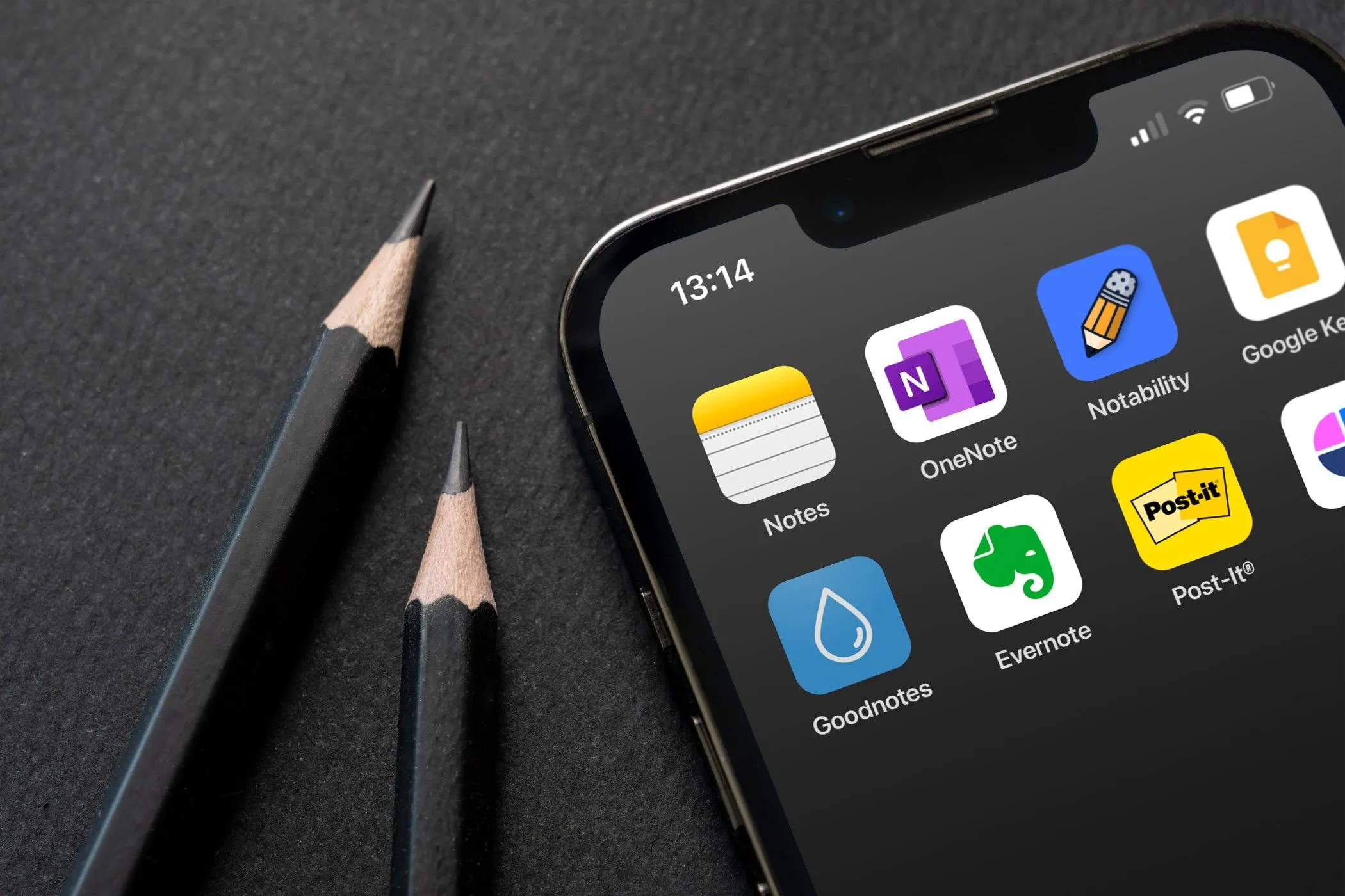 Điện thoại iPhone với biểu tượng các ứng dụng ghi chú, tượng trưng cho đa dạng nền tảng.