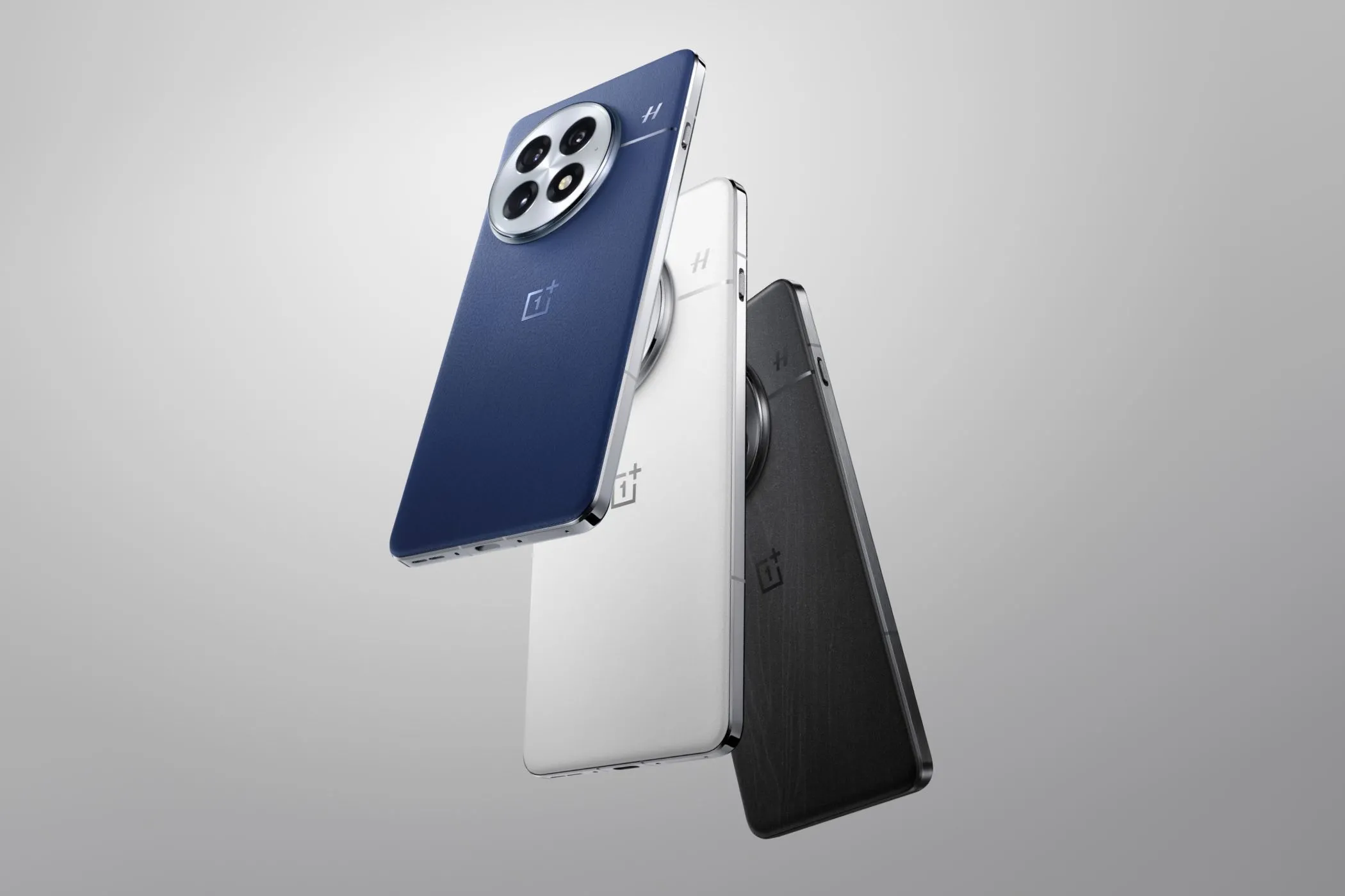 Điện thoại OnePlus 13 với nhiều màu sắc khác nhau, thể hiện dung lượng pin lớn từ công nghệ pin silicon carbon