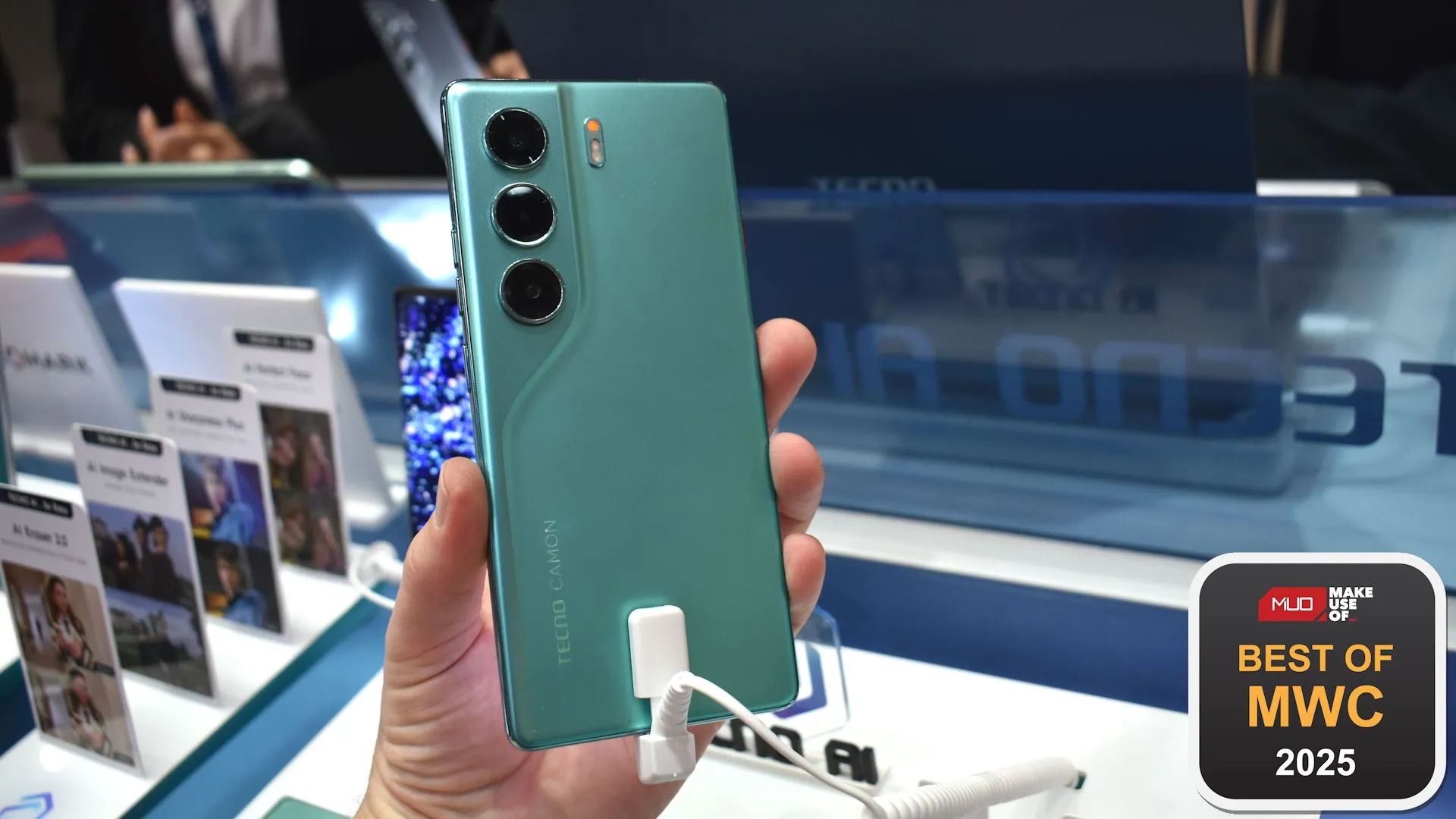Điện thoại thông minh Tecno Camon 40 Pro 5G trưng bày tại MWC 2025 với giải thưởng công nghệ