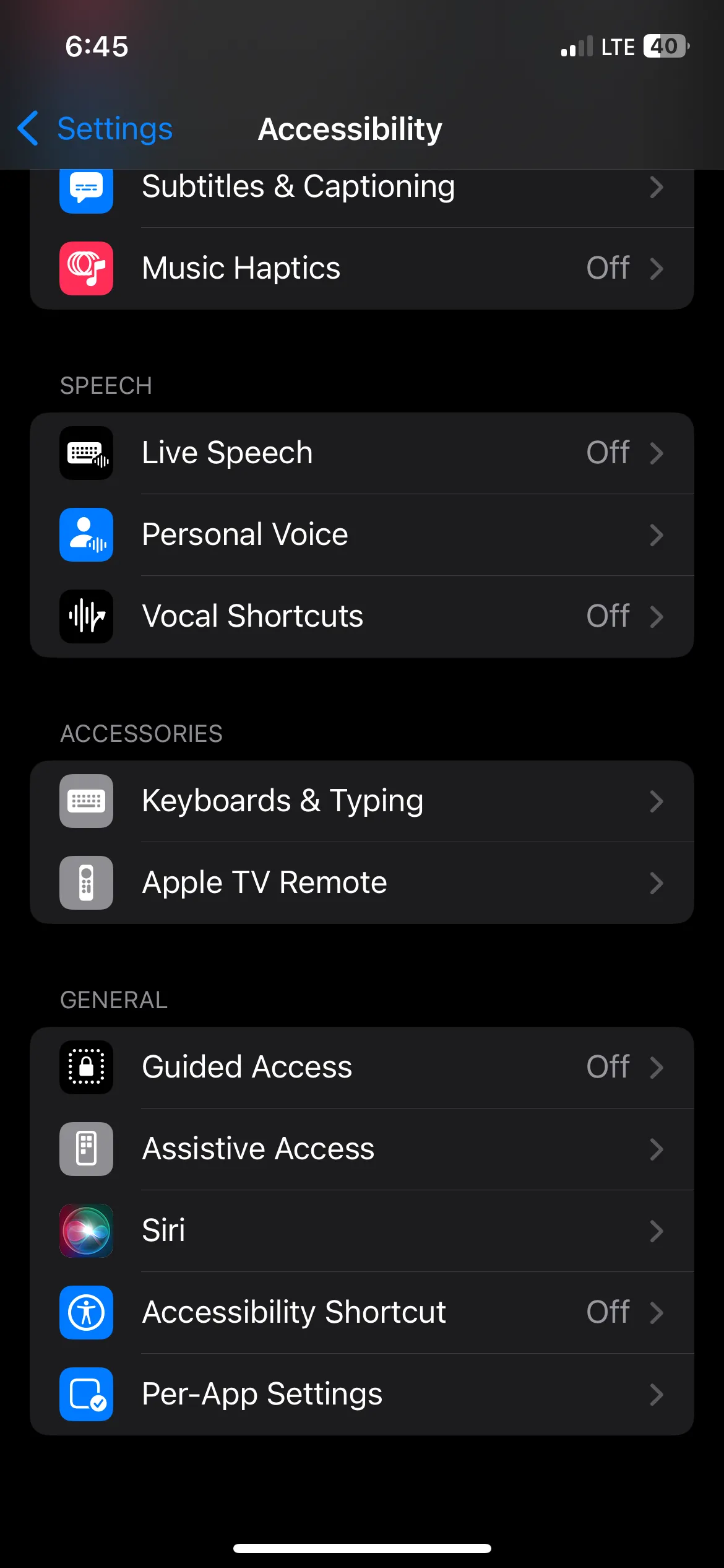 Điều hướng đến cài đặt Bàn phím &amp; Gõ phím trong Trợ năng trên iPhone.