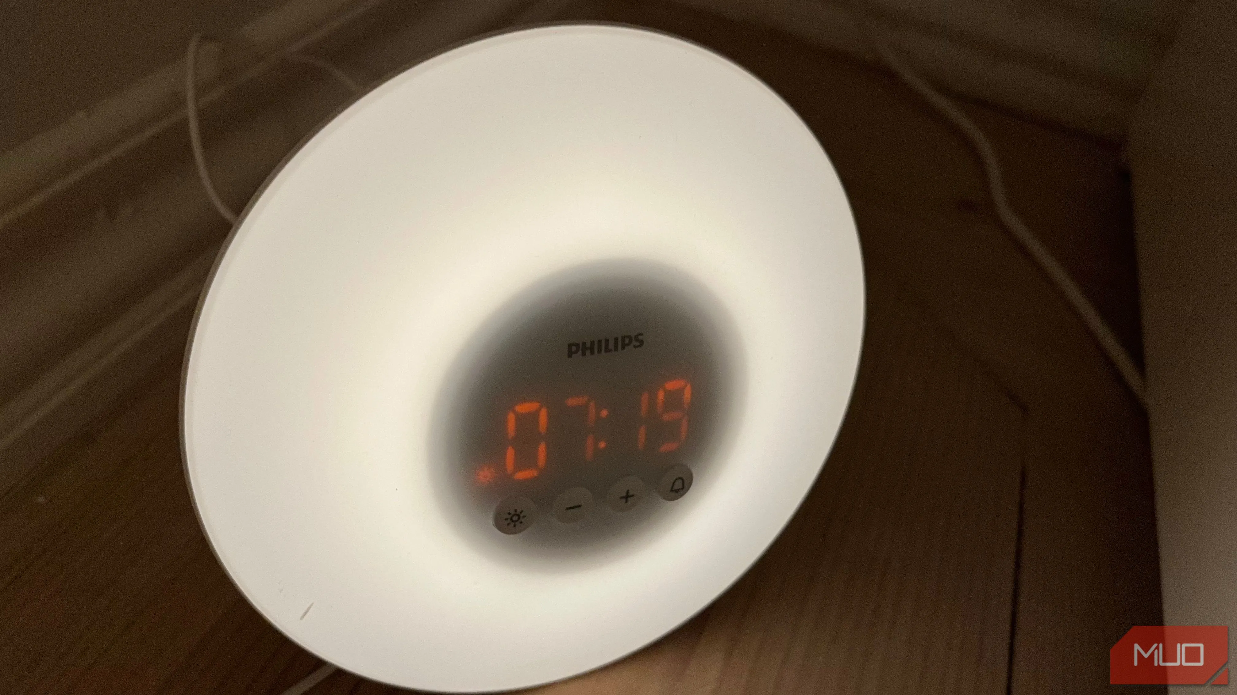 Đồng hồ báo thức mô phỏng bình minh trên sàn