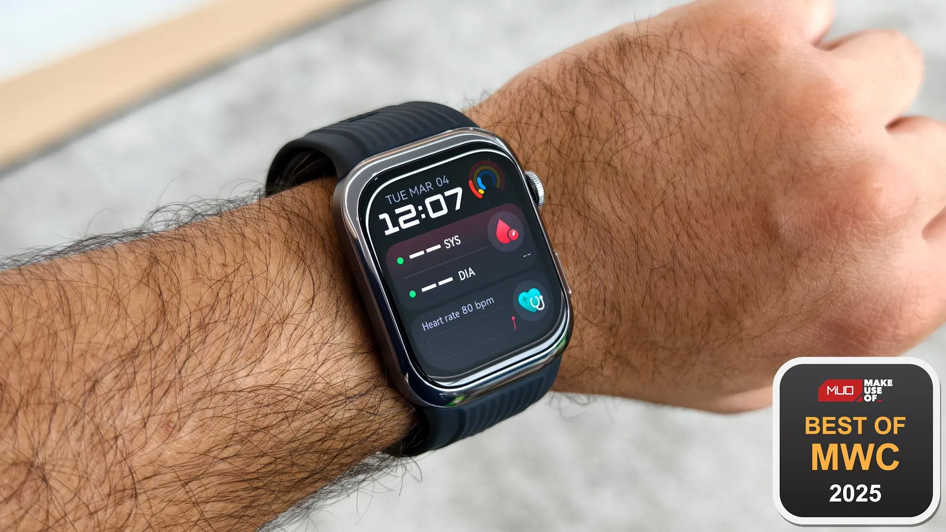 Đồng hồ thông minh Huawei Watch D2 tại MWC 2025, nổi bật với tính năng đo huyết áp và giải thưởng