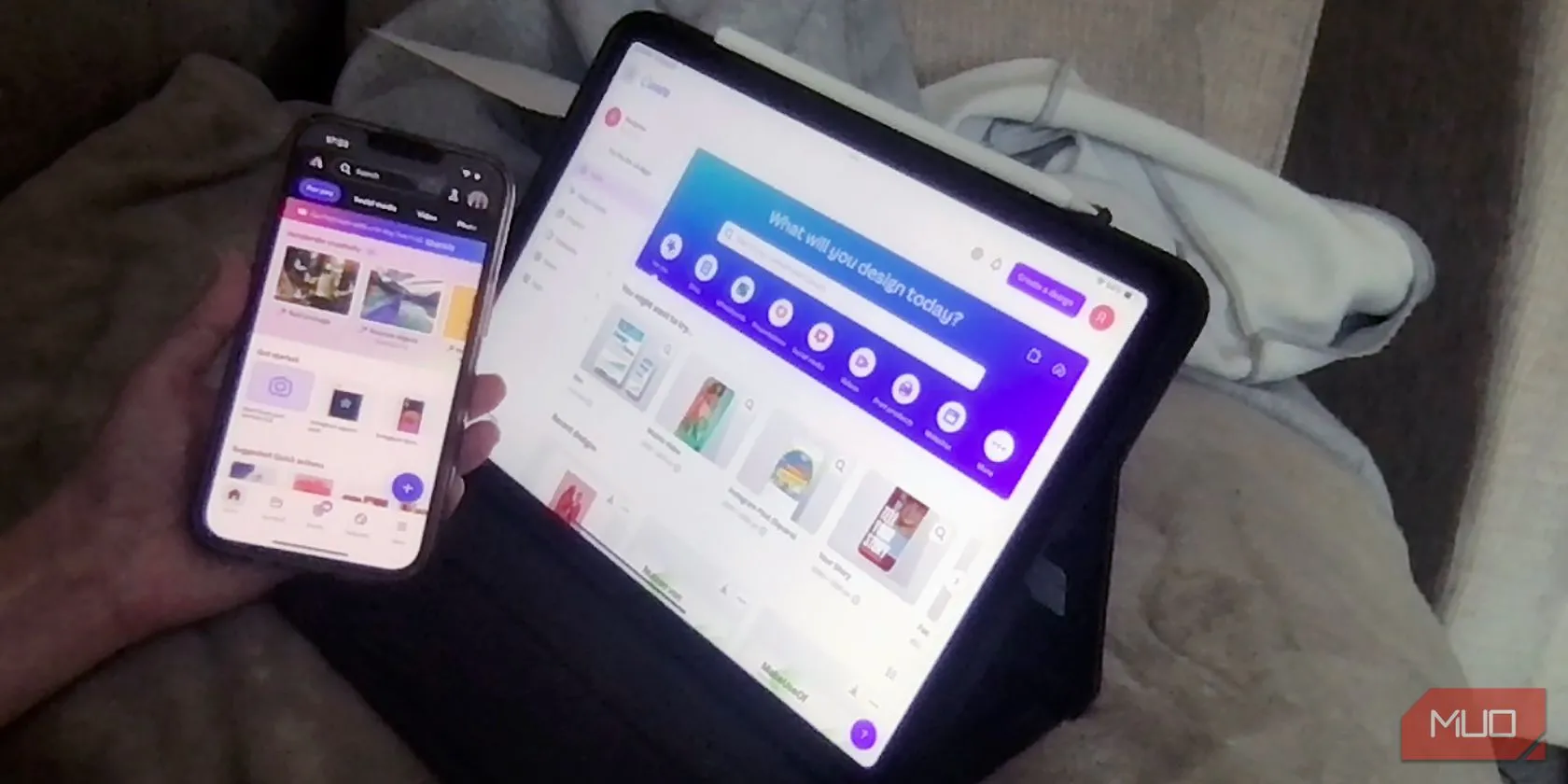 Giao diện Adobe Express trên iPhone và Canva trên iPad, minh họa khả năng sử dụng đa nền tảng của Adobe Express.