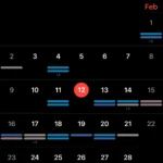 Giao diện Apple Calendar ở chế độ xem tháng, hiển thị chi tiết các sự kiện sau khi phóng to trên iOS 18
