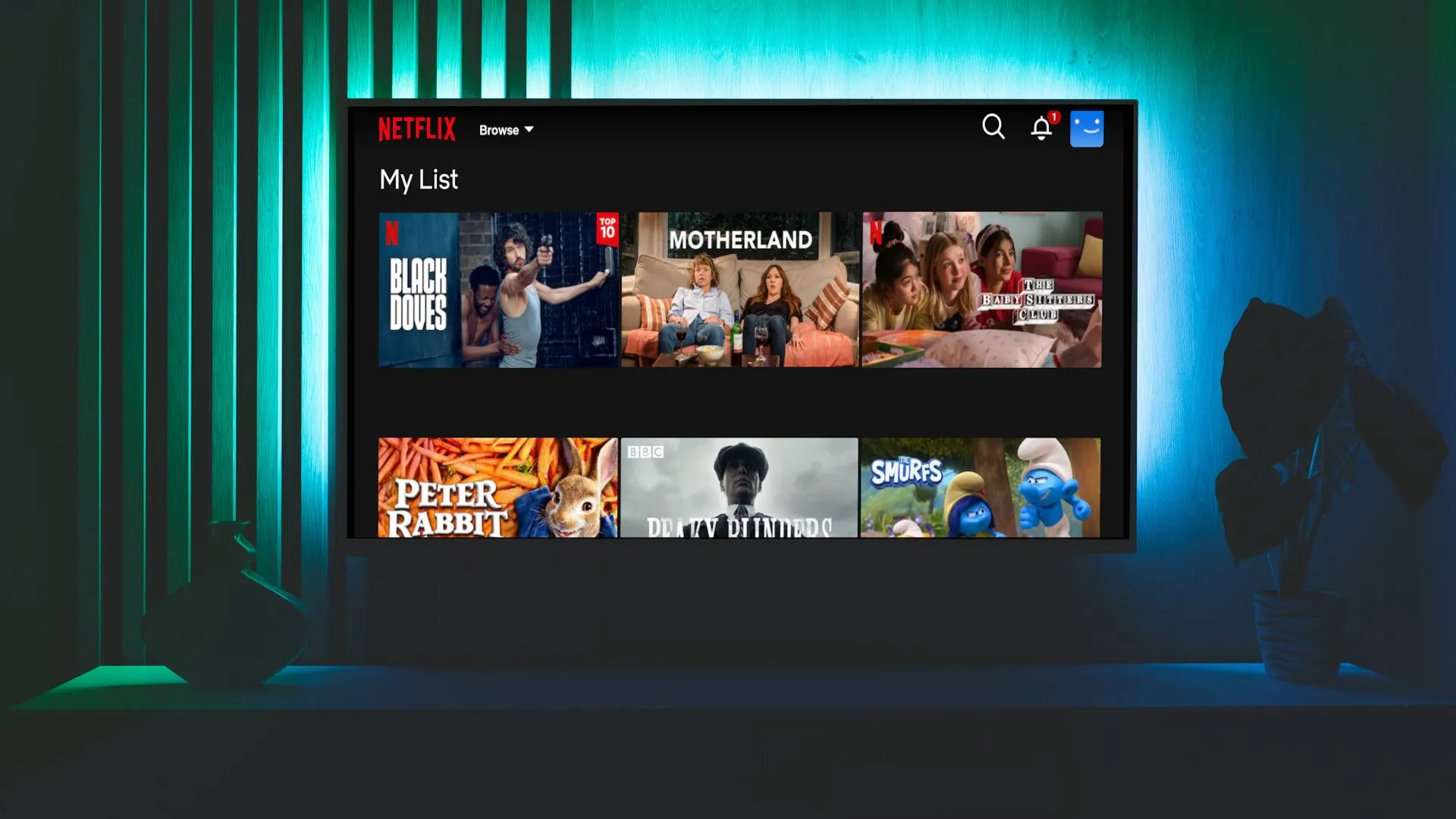 Giao diện Apple TV hiển thị danh sách phim Netflix trong mục Continue Watching và Watchlist