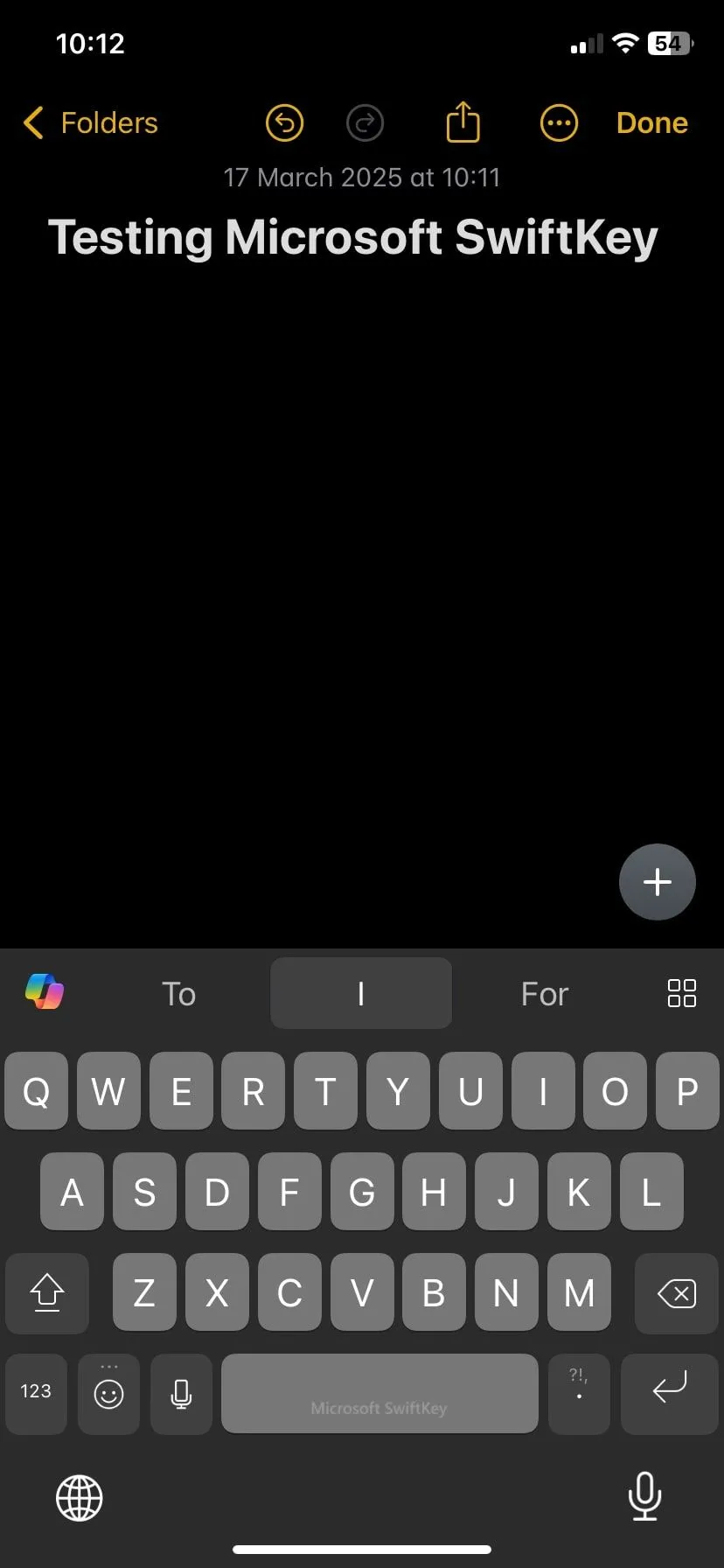 Giao diện bàn phím Microsoft SwiftKey khi gõ văn bản trong ứng dụng Ghi chú