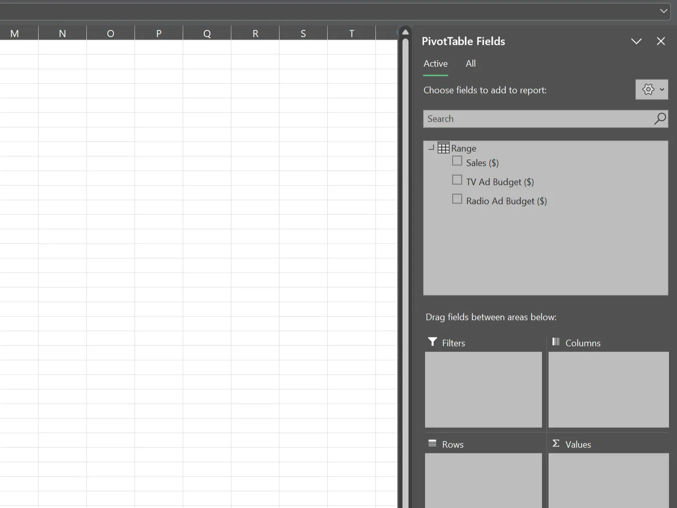 Giao diện bảng điều khiển PivotTable trong Excel để tóm tắt và phân tích dữ liệu.
