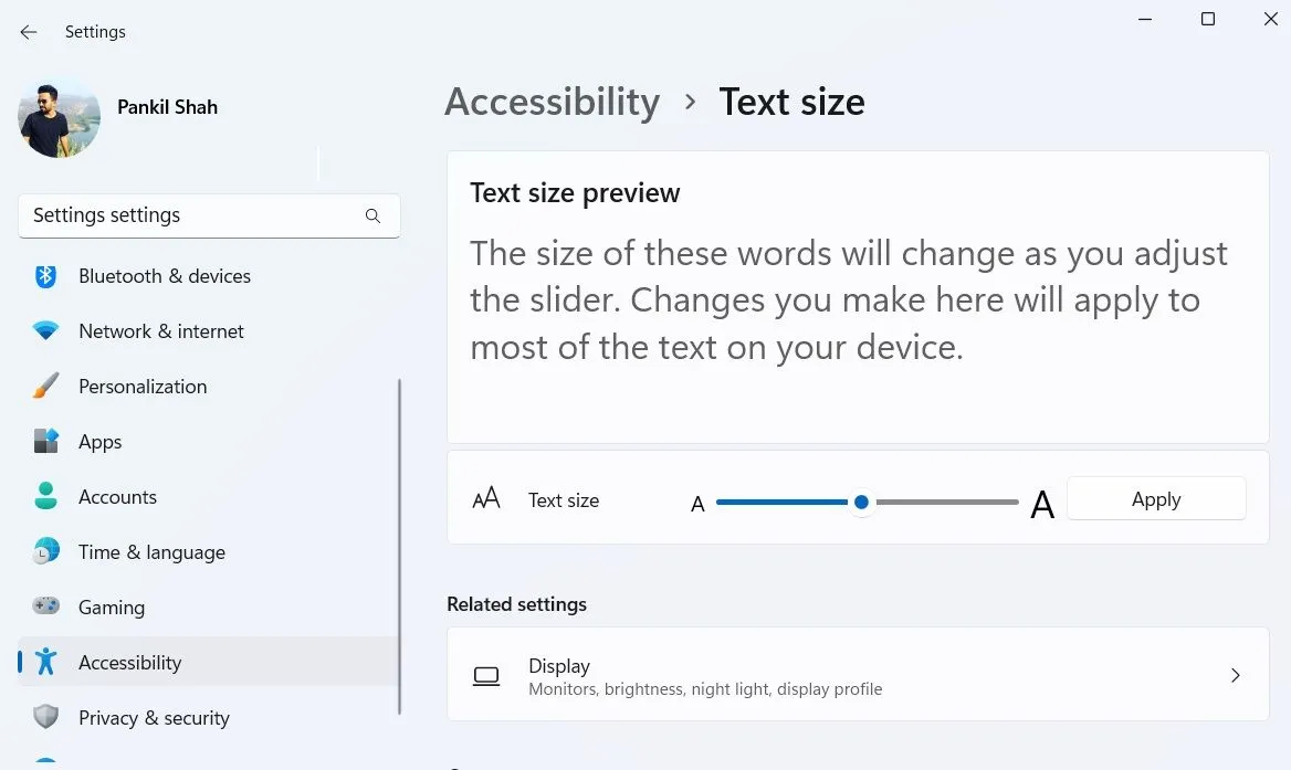 Giao diện cài đặt kích thước văn bản trong ứng dụng Cài đặt Windows 11, hiển thị thanh trượt điều chỉnh và khung xem trước.