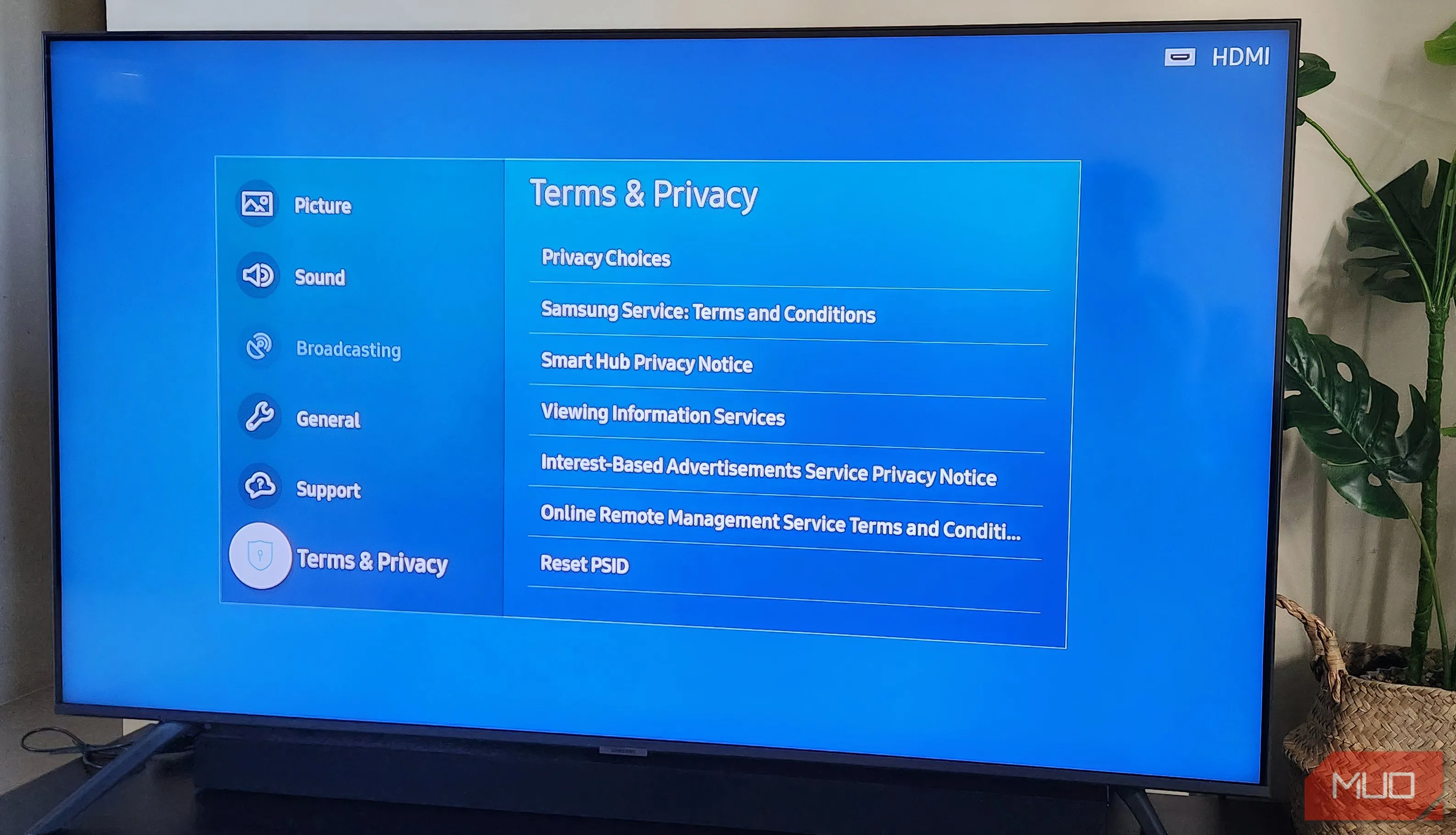 Giao diện cài đặt quyền riêng tư trên Smart TV Samsung, nơi người dùng có thể điều chỉnh các tùy chọn thu thập dữ liệu để bảo vệ quyền riêng tư.
