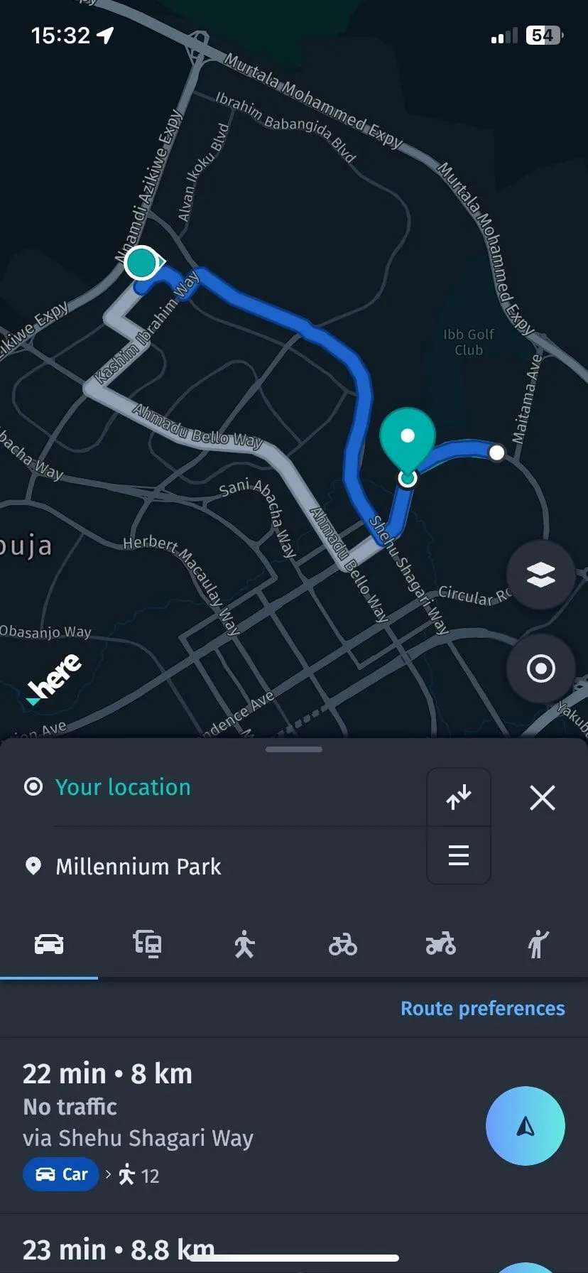 Giao diện chỉ đường ô tô của HERE WeGo trong chế độ ngoại tuyến, hiển thị hướng dẫn chi tiết và thông tin lộ trình.