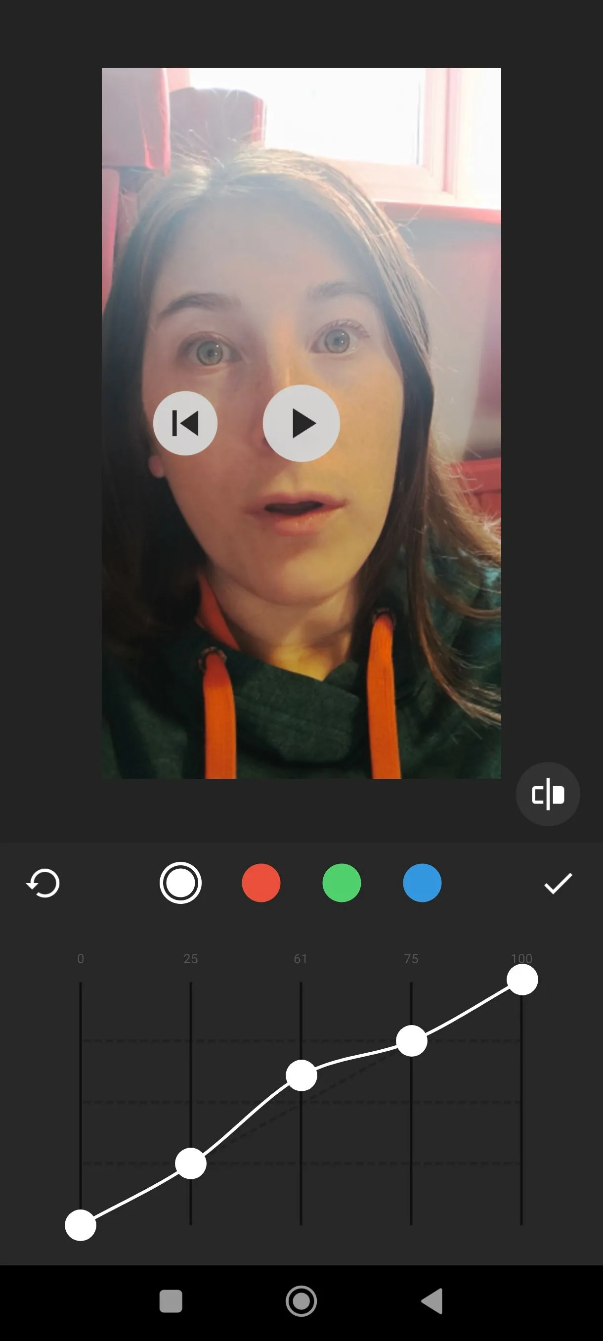 Giao diện chỉnh màu HSL (Hue, Saturation, Luminance) của ứng dụng InShot, cho phép điều chỉnh tông màu video chi tiết, tương tự tính năng của CapCut.