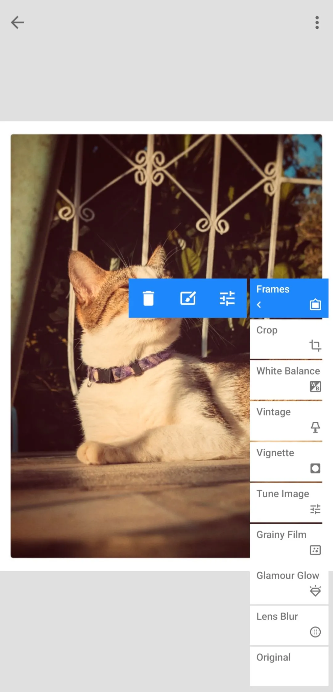 Giao diện chỉnh sửa ảnh không phá hủy trên ứng dụng Snapseed, cho phép điều chỉnh các lớp hiệu ứng và bộ lọc retro