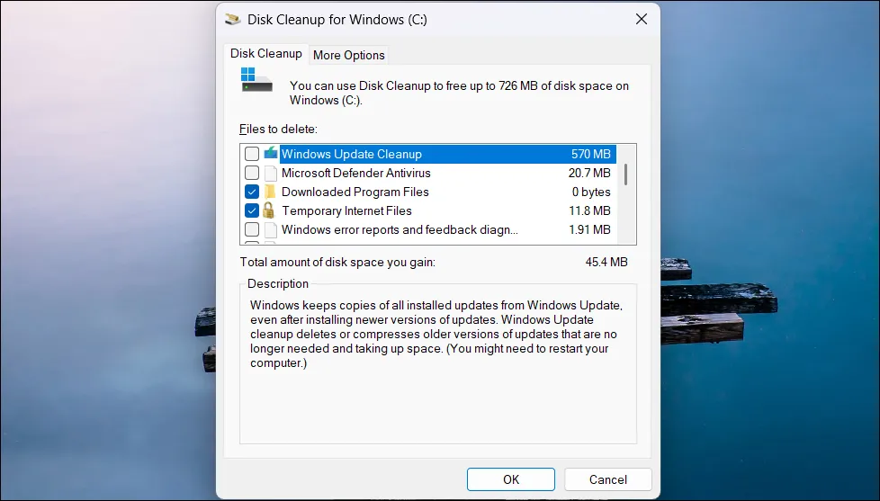 Giao diện công cụ Disk Cleanup đang chạy trên máy tính Windows 11, hiển thị các tệp tin có thể dọn dẹp để giải phóng dung lượng ổ cứng.
