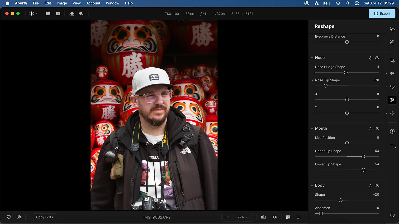 Giao diện công cụ Reshape trong Aperty cho phép điều chỉnh hình dáng cơ thể và các chi tiết khuôn mặt bằng công nghệ AI