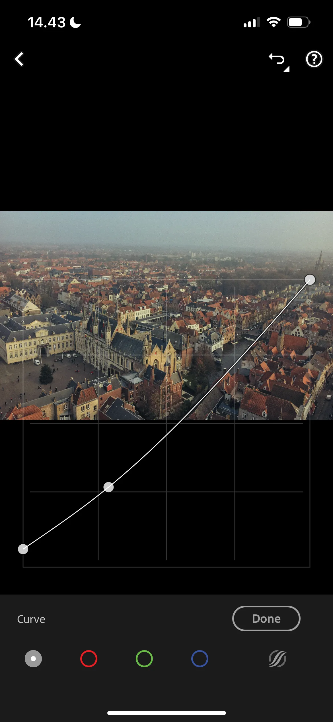 Giao diện công cụ Tone Curve trong Lightroom trên máy tính, cho phép chỉnh sửa độ sáng và tương phản ảnh một cách chi tiết và chính xác, dễ dàng thao tác với chuột.